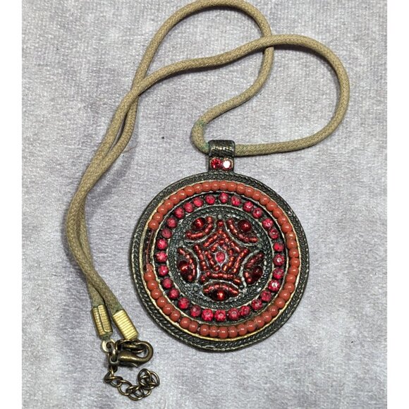 Vintage Red Beaded Brass Medallion Pendant Necklace - Picture 6 of 6